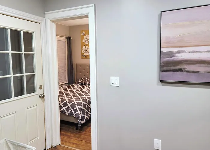 Brand New House In Downtown With Parking