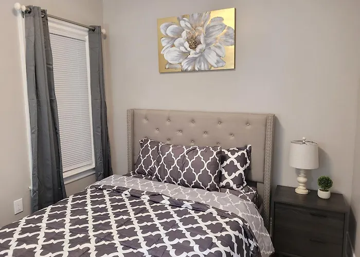 Brand New House In Downtown With Parking