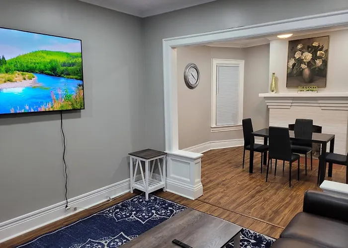 Brand New House In Downtown With Parking