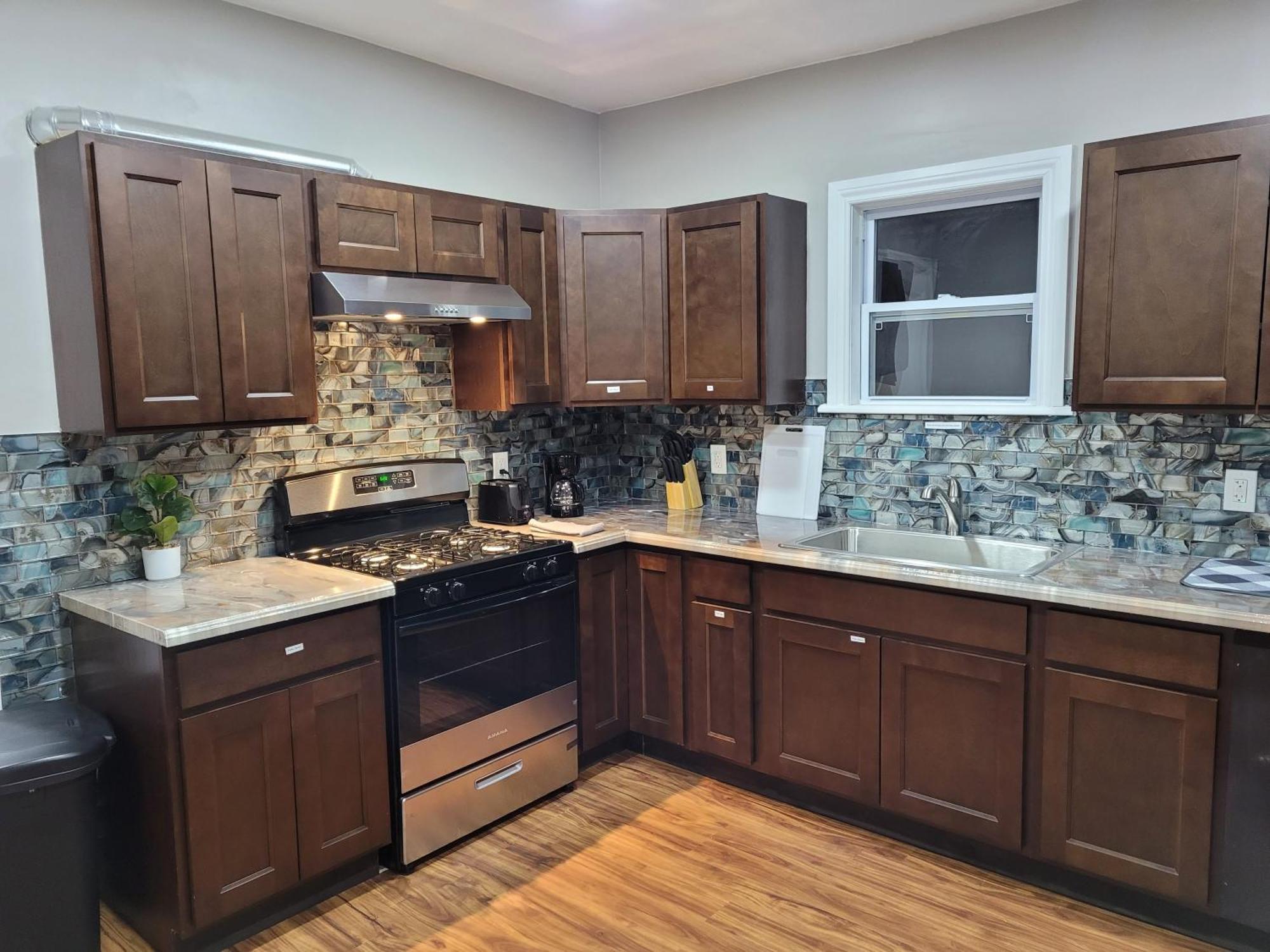 Brand New House In Downtown With Parking *
