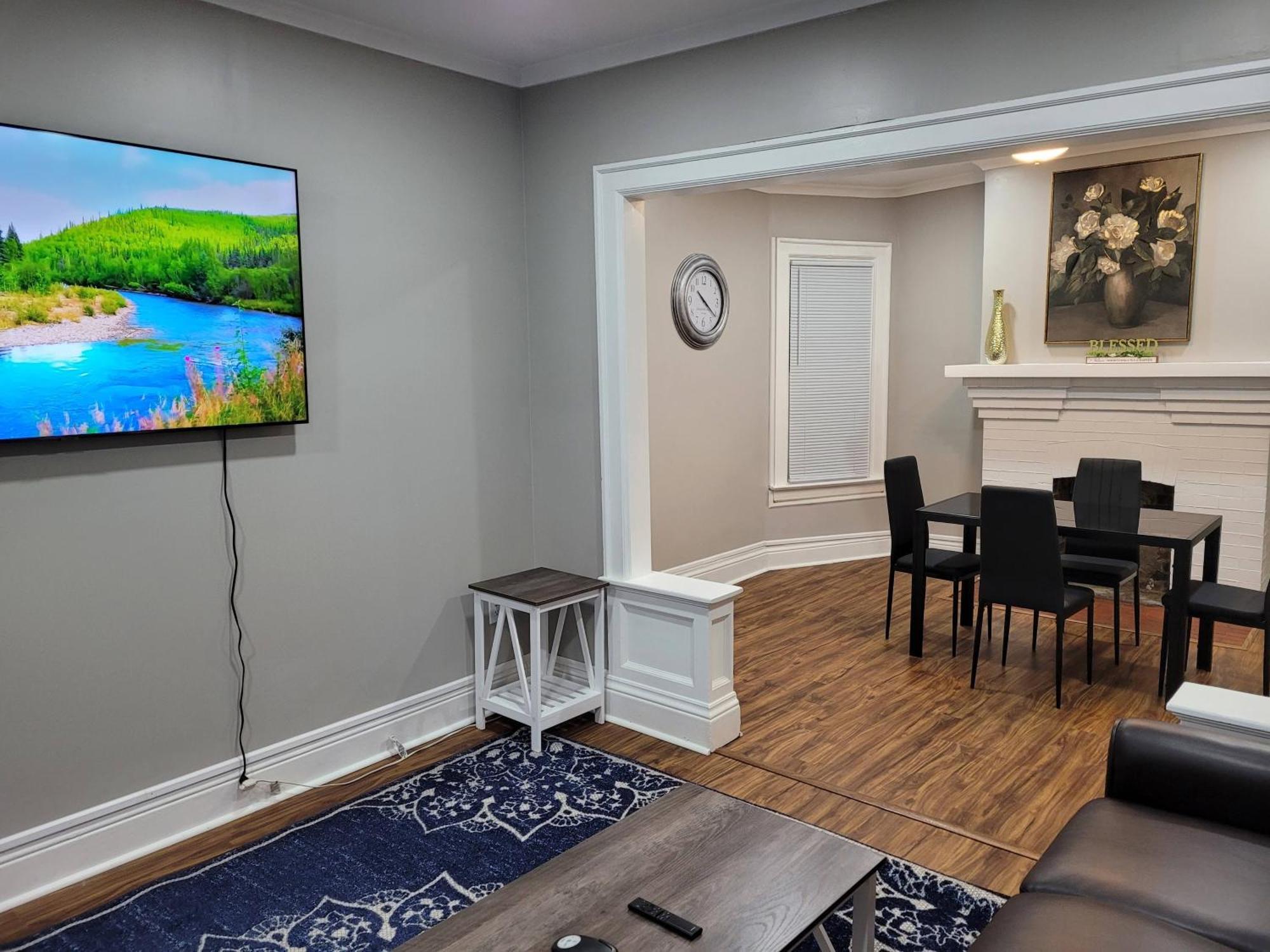 Brand New House In Downtown With Parking
