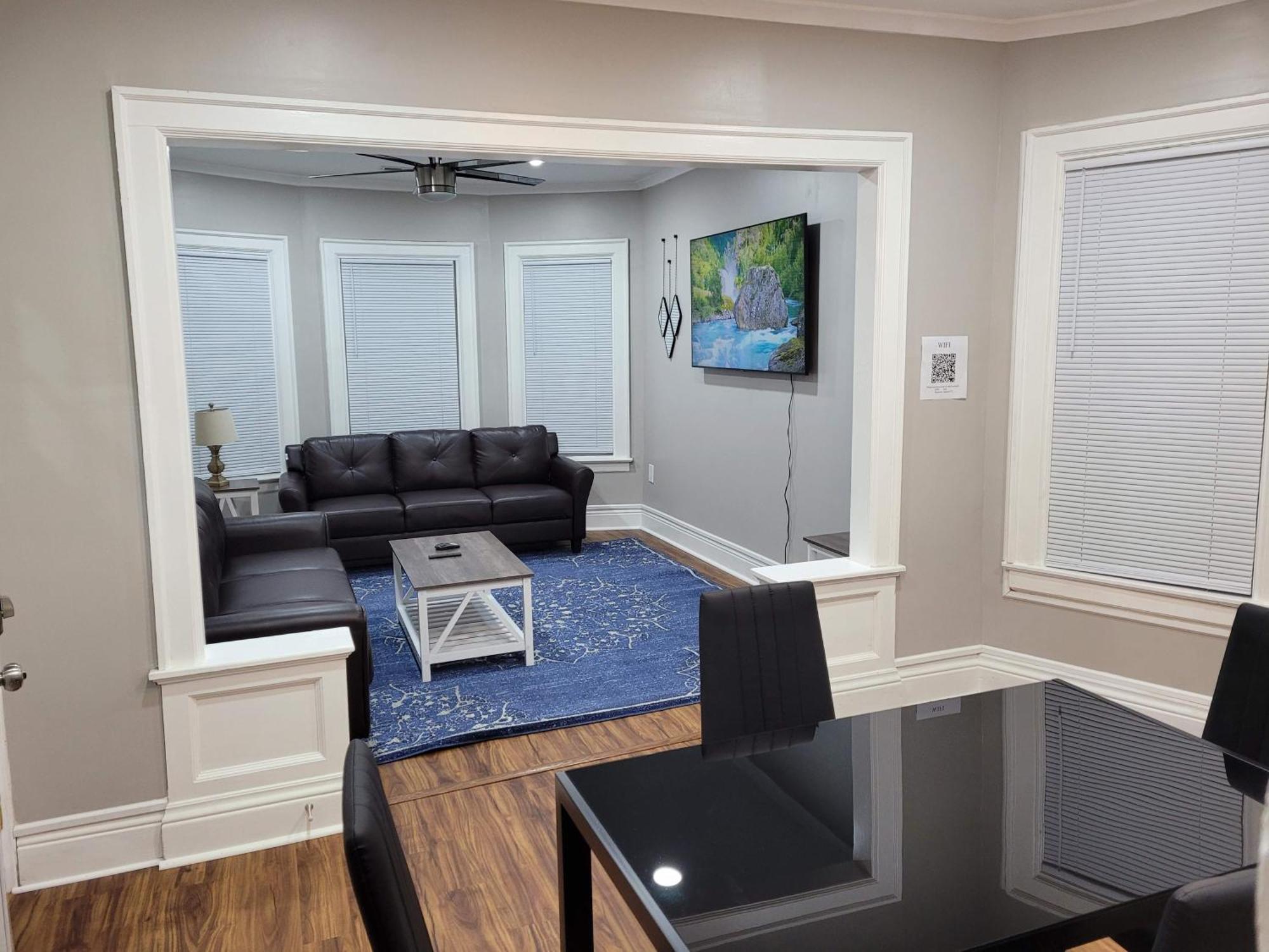Brand New House In Downtown With Parking Apartment