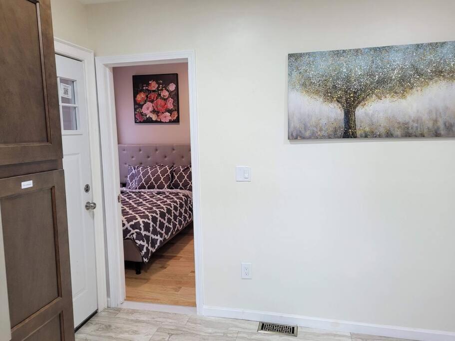 Brand New House In Downtown With Parking Apartment