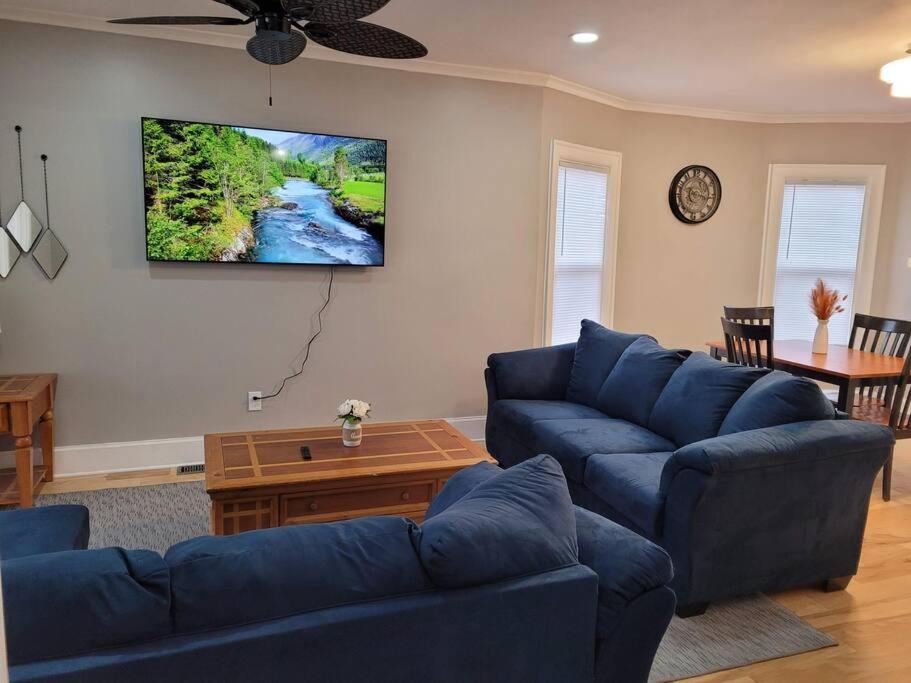 Apartment Brand New House In Downtown With Parking *
